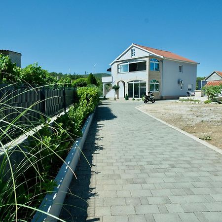 Apartment Lana Bristivica Exteriér fotografie