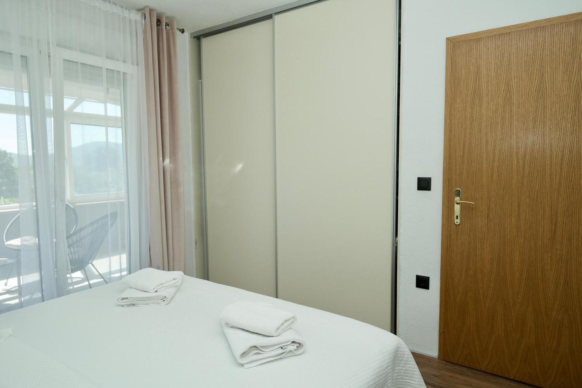 Apartment Lana Bristivica Exteriér fotografie