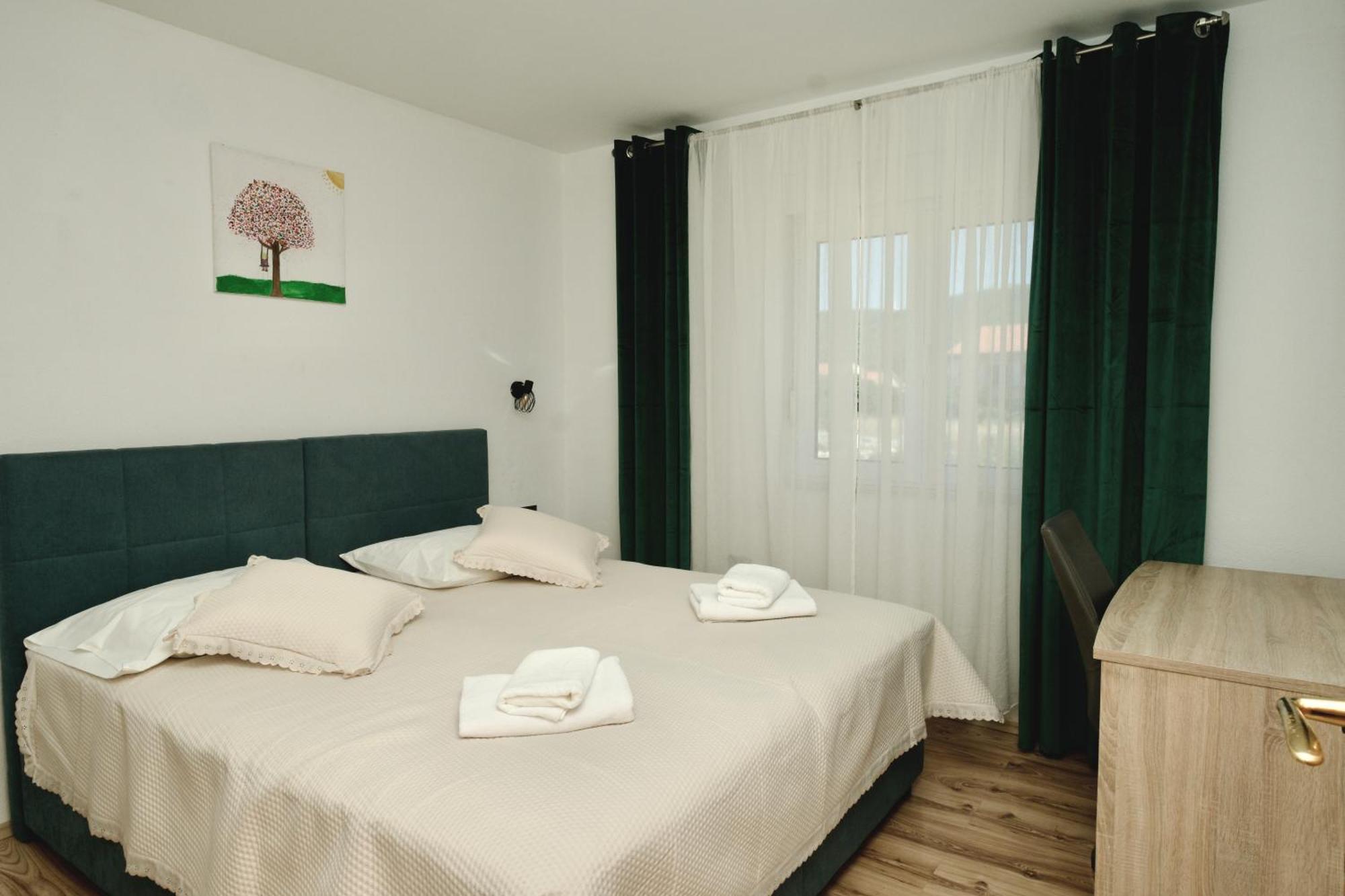 Apartment Lana Bristivica Exteriér fotografie